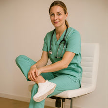 Load image into Gallery viewer, VivaCare+ ergonomische & rutschfeste Schmerzlinderungs-Schuhe für lange Schichten