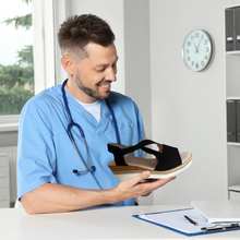 Lade das Bild in den Galerie-Viewer, OrthoStella – ergonomische Sandalen für maximalen Komfort