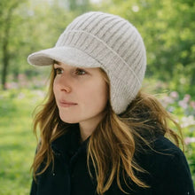Lade das Bild in den Galerie-Viewer, Fjordwarm Wintermütze mit Ohrenschutz im skandinavischen Design | Unisex-Einheitsgröße