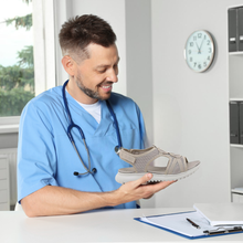 Lade das Bild in den Galerie-Viewer, OrthoCloud - ergonomische Schmerzlinderungs-Sandalen