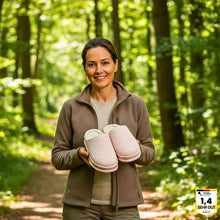 Lade das Bild in den Galerie-Viewer, FeelFree Slipper - ergonomische &amp; rutschfeste Winterslipper