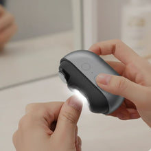 Lade das Bild in den Galerie-Viewer, CareClip - Sichere, schmerzfreie Nagelpflege – mit nur einem Klick