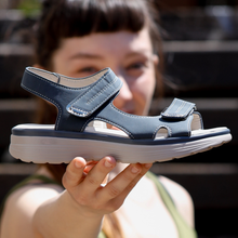 Load image into Gallery viewer, OrthoKlara - ergonomische,  schmerzlindernde &amp; rutschfeste Sandalen für Damen
